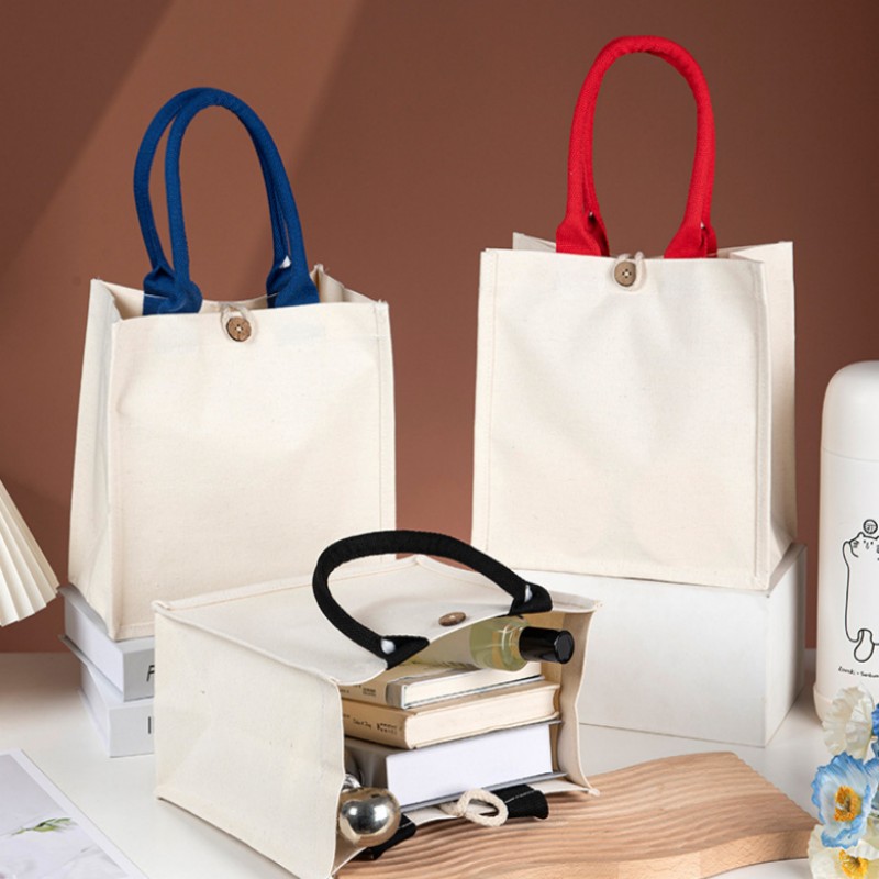 Bolso tote de lona con asa en contraste y botón de madera