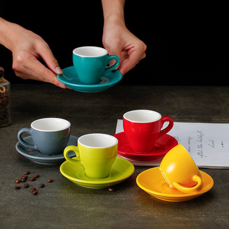 Juego de taza y platillo de café expreso de cerámica colorida