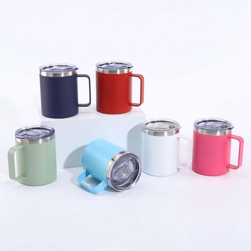 Taza con mango aislado de acero inoxidable con logotipo personalizado