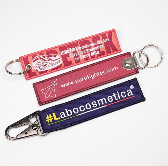 Llavero de tela bordado personalizado con mosquetón