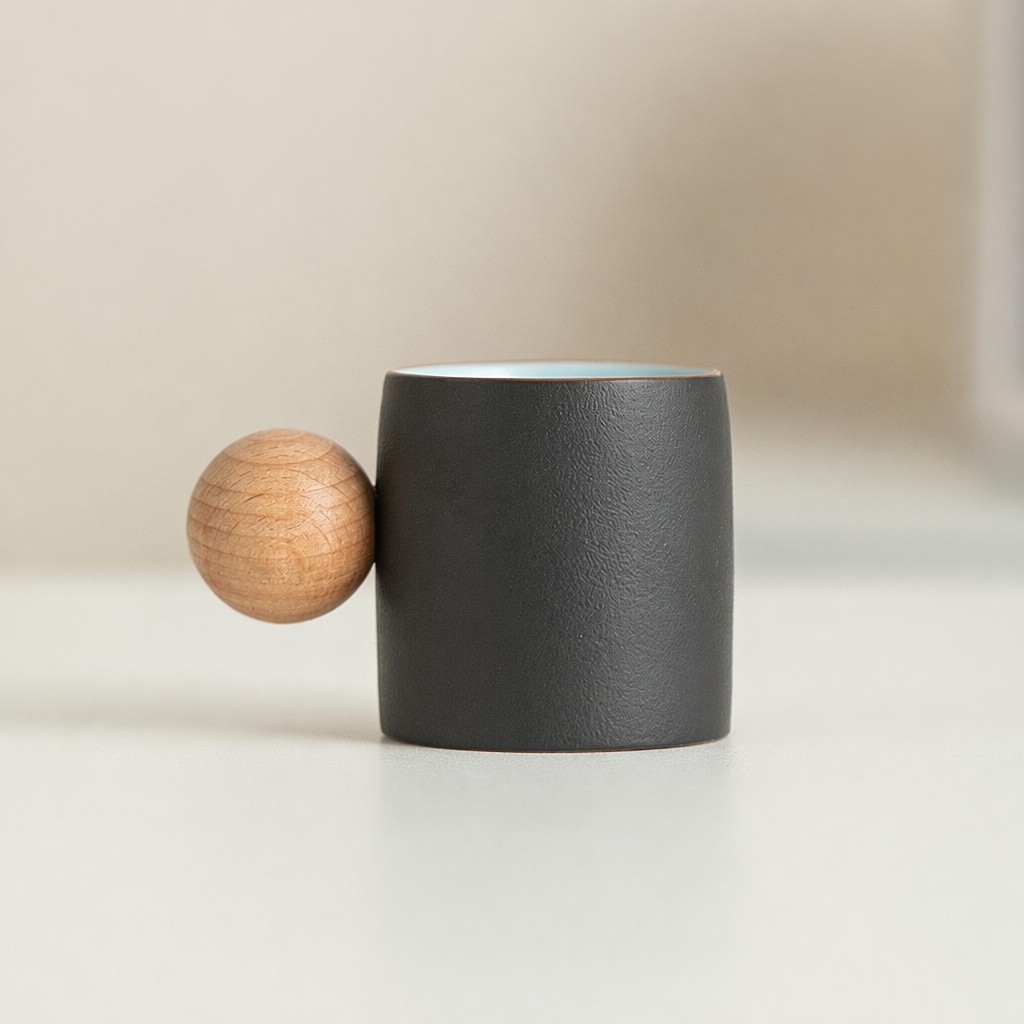 Taza de cerámica degradada con mango de bola de madera para regalo casero