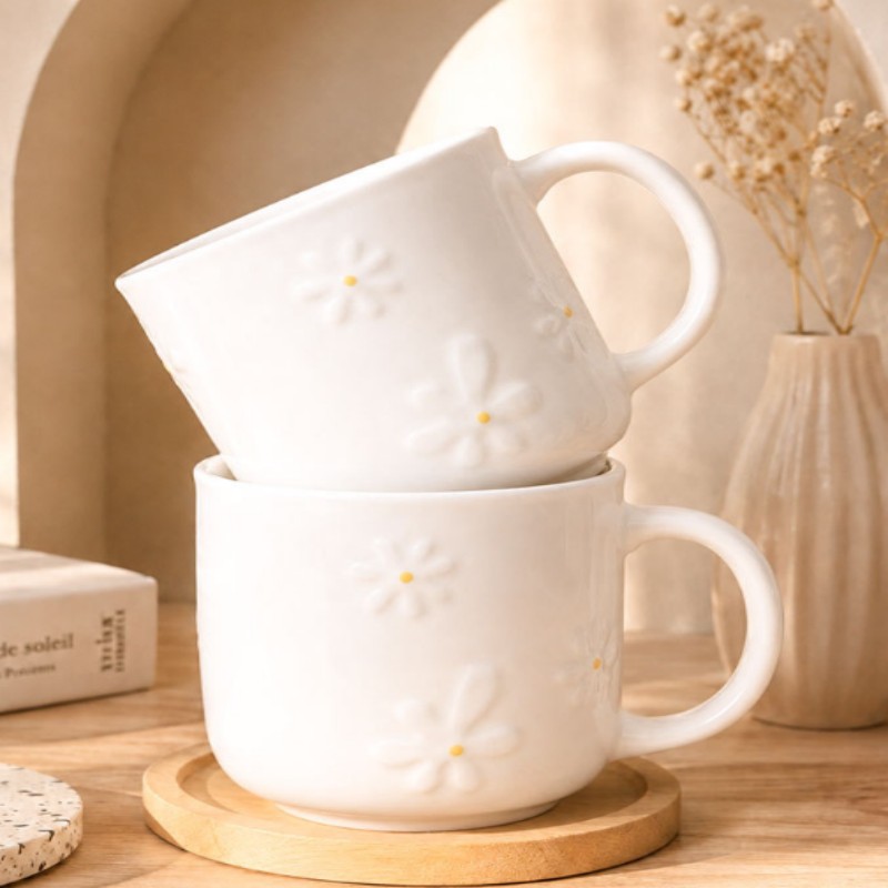 Taza de café de cerámica con margaritas en relieve Taza de café de cerámica con margaritas en relieve