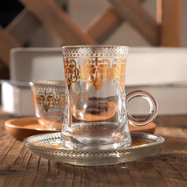 Caja de regalo de taza de té de cristal con borde floral dorado fijada para la fiesta del té casera Caja de regalo de taza de té de cristal con borde floral dorado fijada para la fiesta del té casera