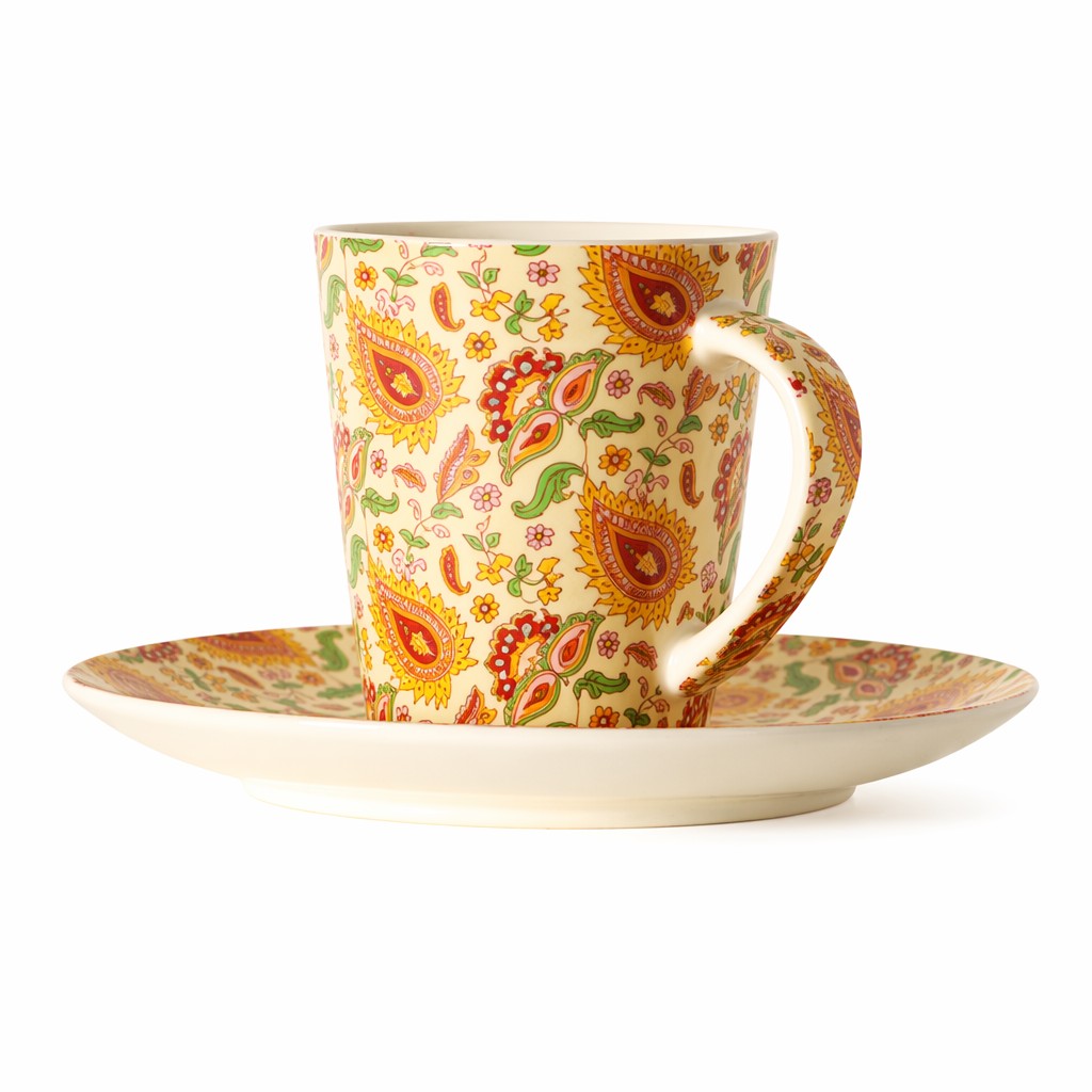 Taza de café de cerámica floral con platillo