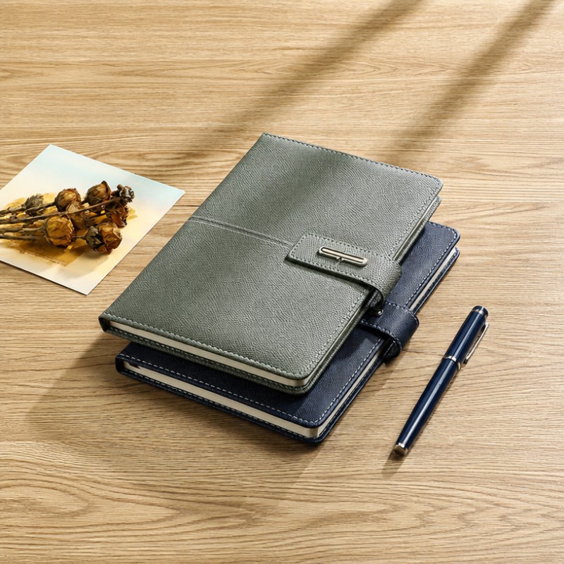 Cuaderno de encargo del diario del logotipo del tapa dura del cuero de la PU de la hebilla del metal