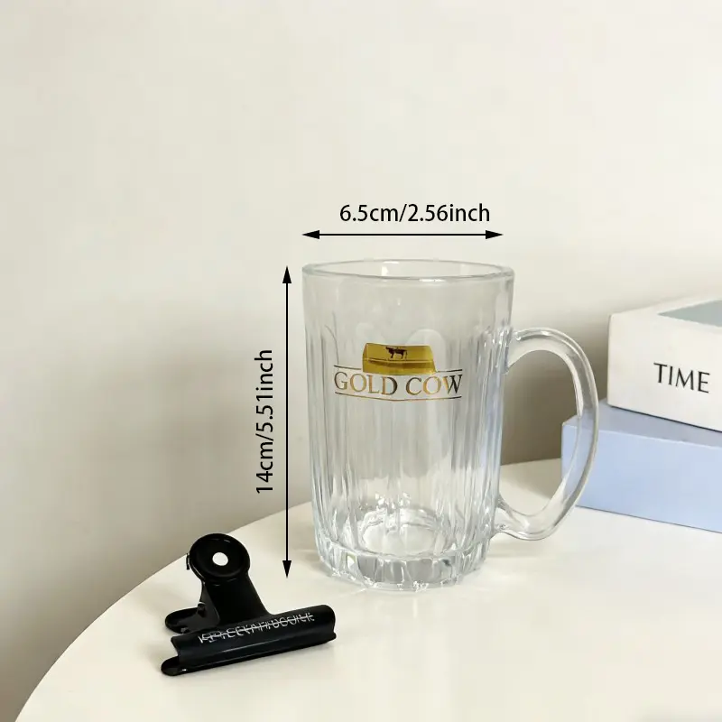 Taza De Cerveza De Vidrio Con Textura Rayada